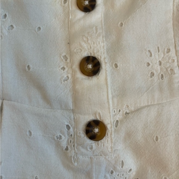 🏷️Hollister White Button-Down Eyelet Romper - Picture 2 of 5